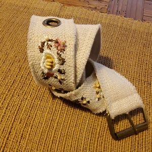 Burlap Belt
Ivory with Flower & Bead Details Sz. 5